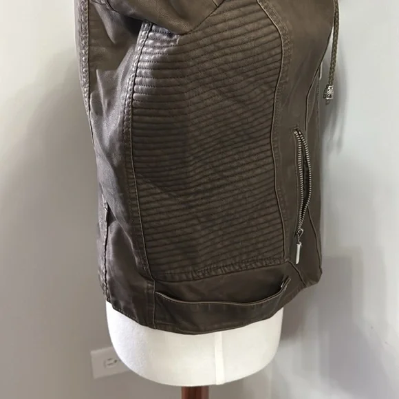 New Lock and Love Faux Leather Jacket Women Motorcycle Coat with Removable Hood - Picture 5 of 10